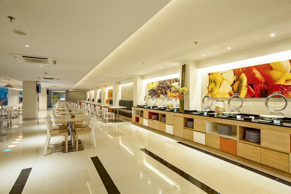 Harris Hotel Seminyak Exterior foto