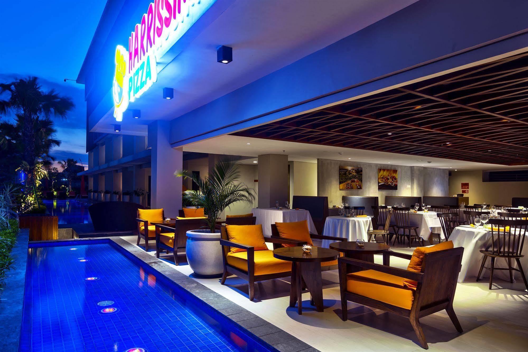 Harris Hotel Seminyak Exterior foto